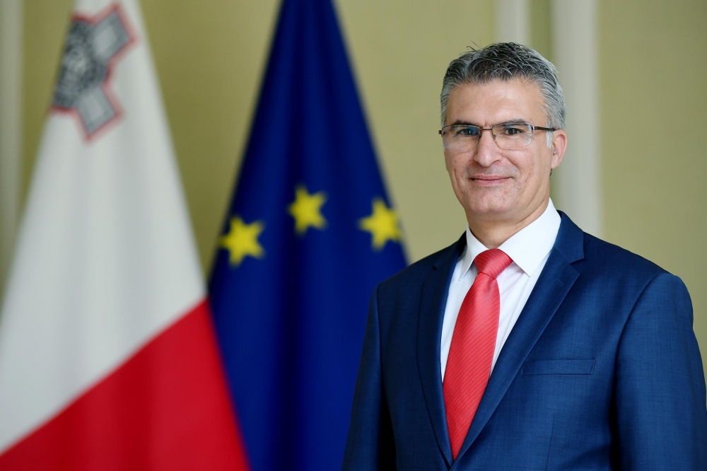 Minister's call for retailers to pay full wages 'a stark disconnect from reality'