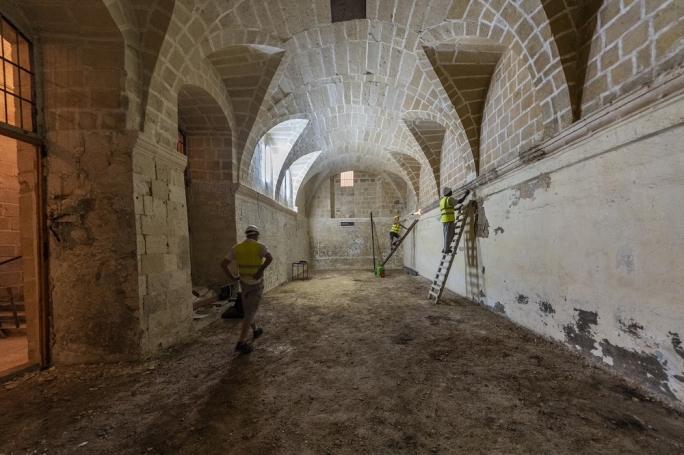 The project includes the setting up of the main hall as a dining area, a kitchen for the preparation of the food, a small office, storage, a small laundry and public convenience facilities