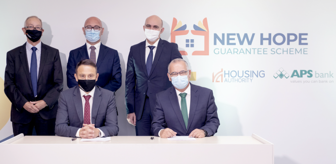 Front row, left to right: Leonid McKay (CEO, Housing Authority), Anthony Buttigieg (Chief Banking Officer, APS Bank). Back row, left to right: Robert Ducker (Chairman, Housing Authority), Hon. Roderick Galdes (Minister for Social Accommodation) and Marcel Cassar (CEO, APS Bank)