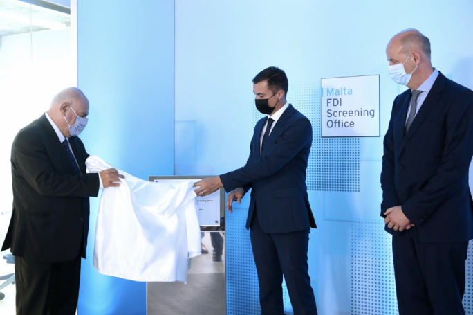 Economy minister Silvio Schembri (centre) and NFDIS chairperson Mario Galea (left) unveiling a commemorative plaque on the opening of the new office