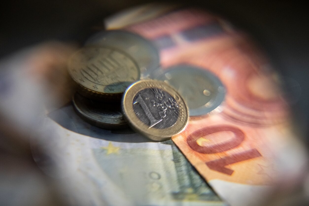 Salaries saw 5.4% average increase in past year - study