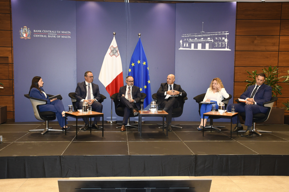 Financial stability, digital innovation and financial wellbeing discussed by APS Bank representatives