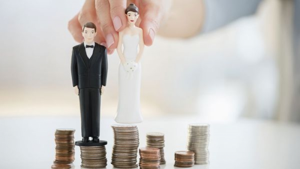 From planning your wedding budget to managing baby costs, Gemma has you covered