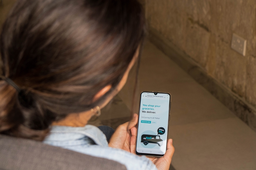 [WATCH] New online supermarket offers contactless and fast deliveries