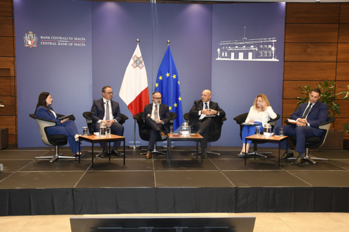 Financial stability, digital innovation and financial wellbeing discussed by APS Bank representatives